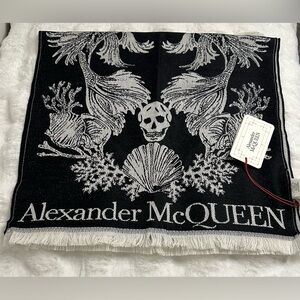 NWT! Authentic RARE Alexander McQueen Black and White Skull/ Under the Sea Scarf
